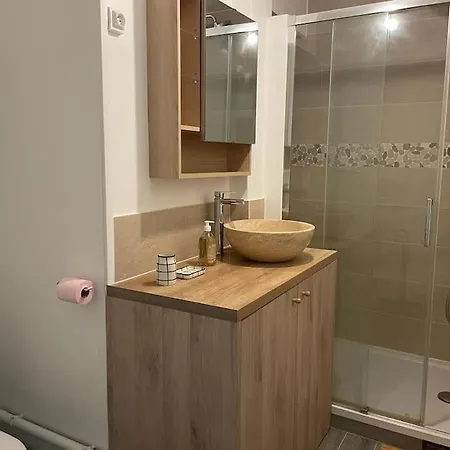 Appartamento T2 Avec Jardin Parigi